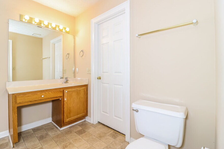 Building Photo - 641 Marble Arch Ave