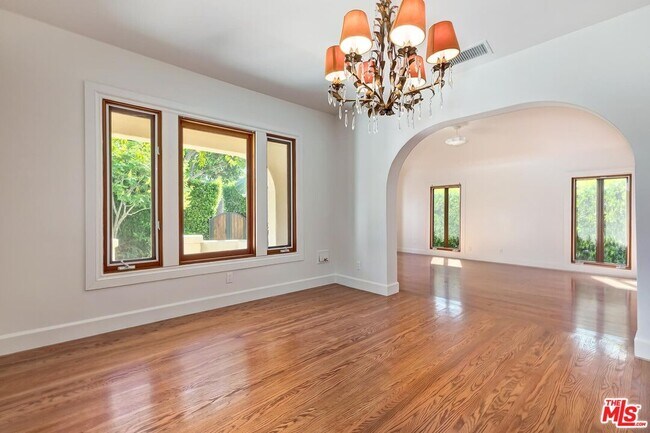 Building Photo - 503 N Vista St