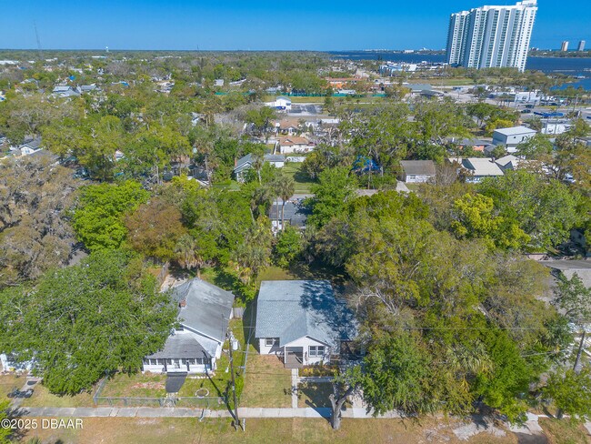 Building Photo - 138 Kingston Ave