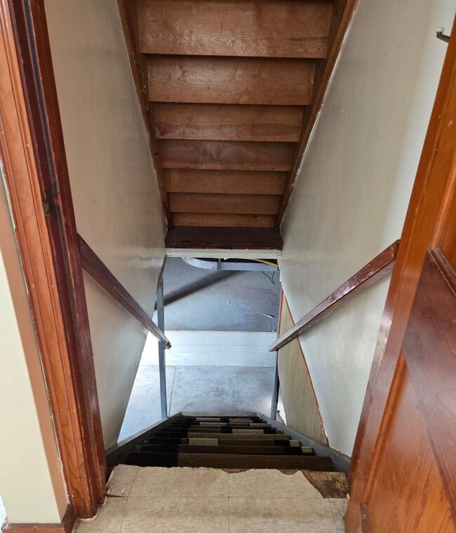 Building Photo - 1220 Oak Ave