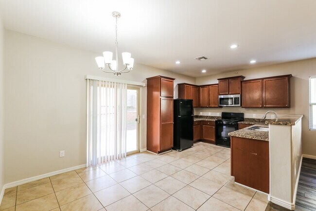 Building Photo - 8225 W Kittiwake Ln