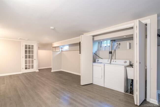 Building Photo - 453 Beach Ave