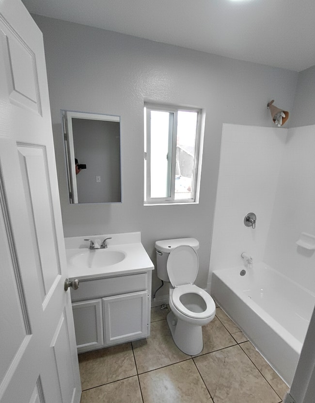 Building Photo - 851 W 93rd St