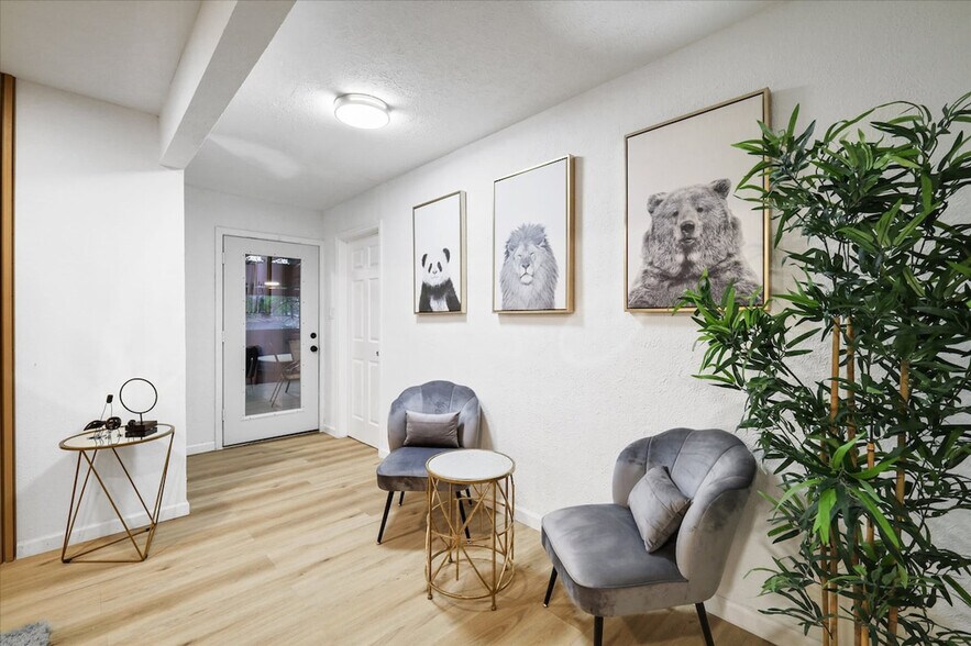 Building Photo - 8005 Woodhue Rd