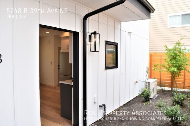 Building Photo - 5248 39th Ave NE