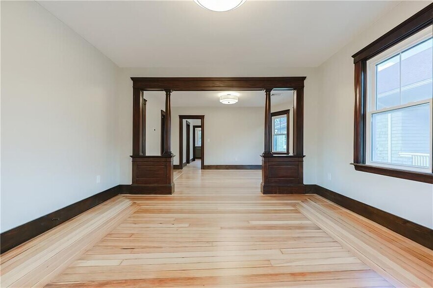 Building Photo - 65 Burton St