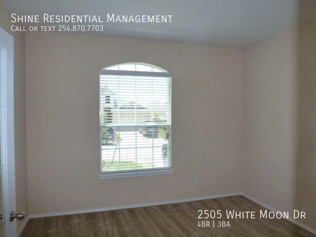 Building Photo - 2505 White Moon Dr