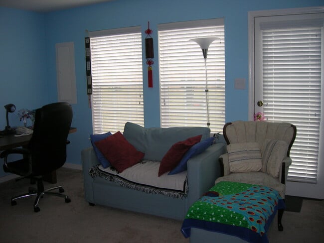 Building Photo - --APPLICATION PENDING CURRENTLY UNAVAILABL...