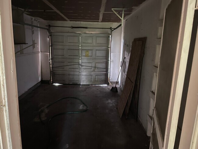 Building Photo - 5782 Belcrest St