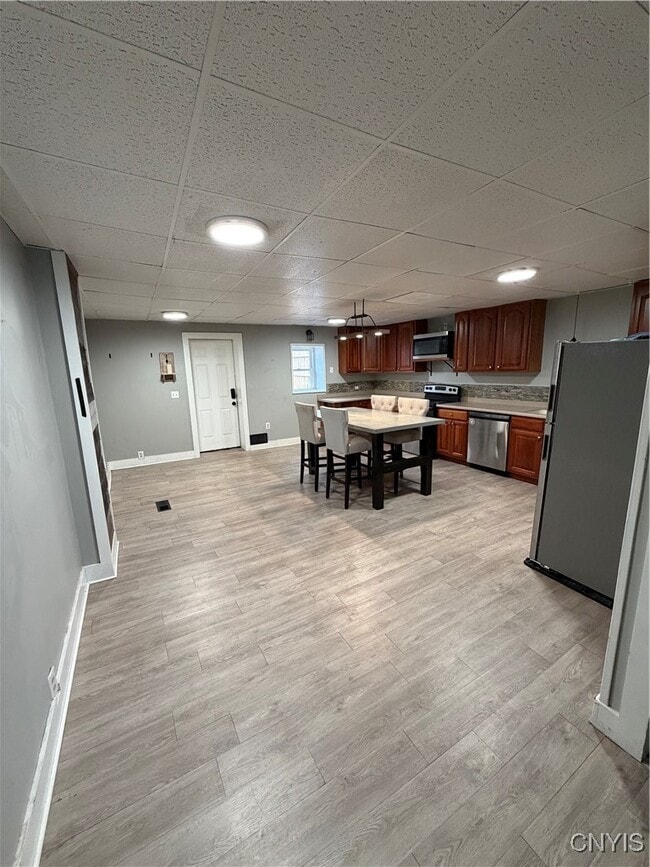 Building Photo - 432 W Mullin St