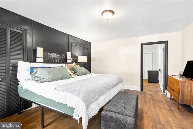 Building Photo - 222 S Raleigh St