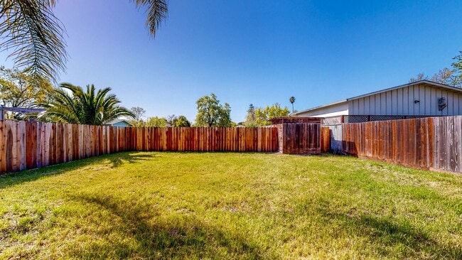 Building Photo - Gated and fully remodeled 1 bedroom 1 bath...