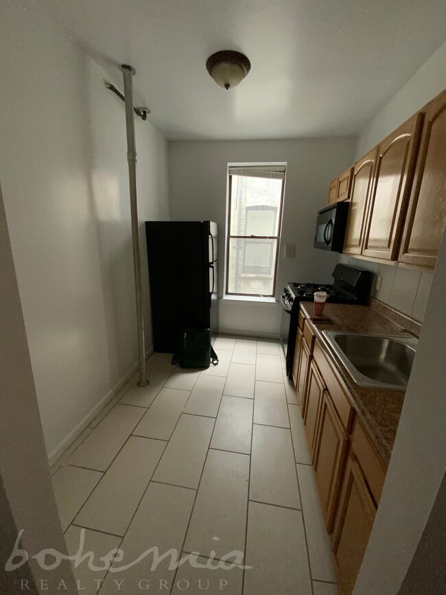 Building Photo - 277 W 150th St