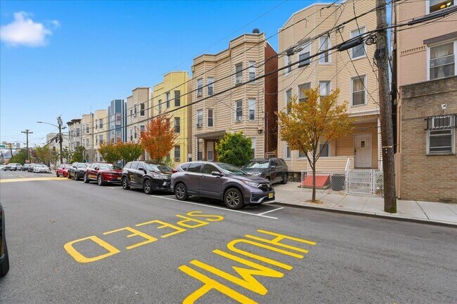 Building Photo - 335 47th St