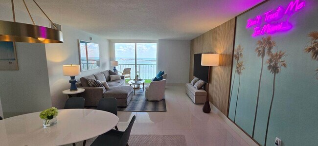 Building Photo - 1 SE 12th St