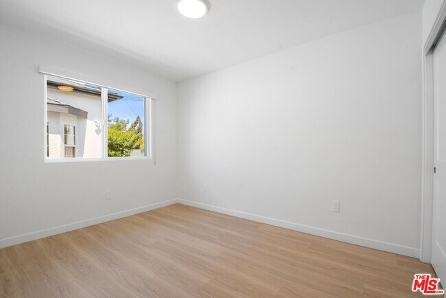 Building Photo - 2617 Carmona Ave