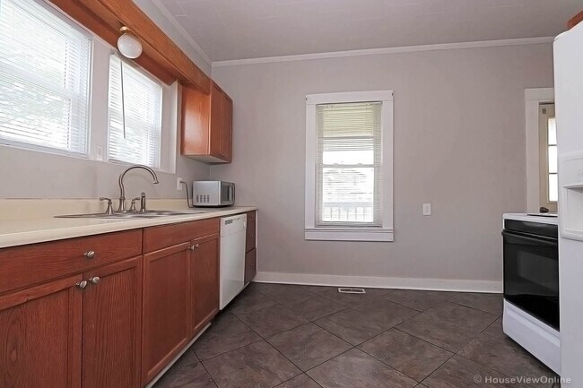 Building Photo - 1511 Whitener St