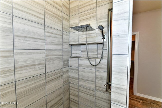 Building Photo - 10716 Drew Pearson Dr