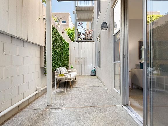 Building Photo - 811 York St