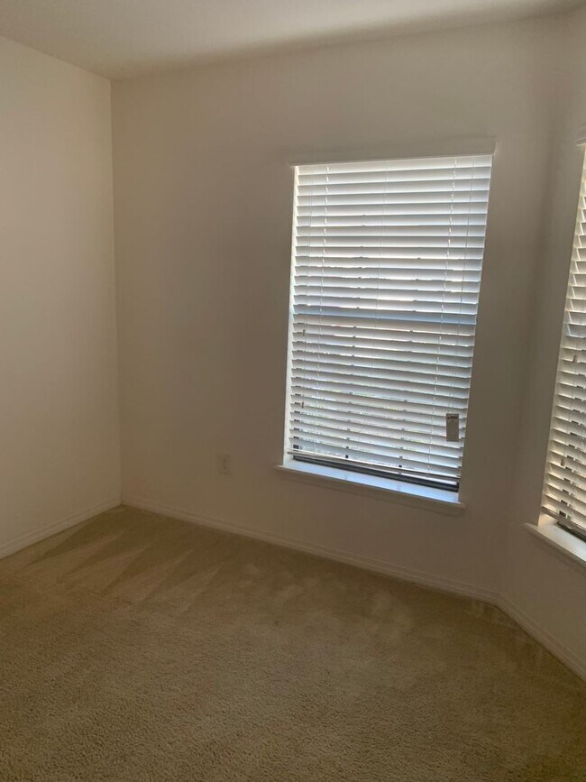 Building Photo - 5725 Lacar Way