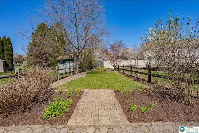 Building Photo - 1753 Pinewind Dr