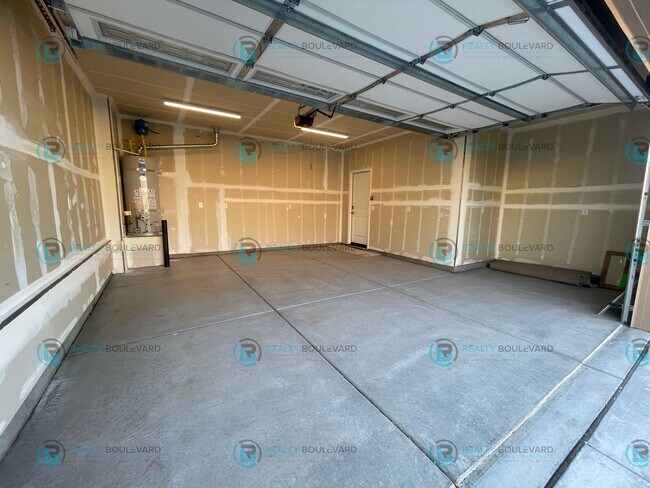Building Photo - Luxury and Convenience Fully Equipped 3-Bedroom 2.5 Bathroom 2 Car Garage Townhome in Carson City