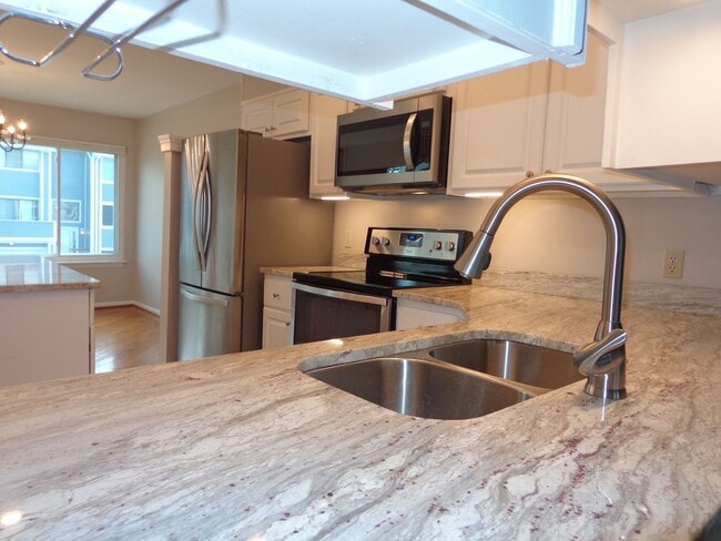 Building Photo - Shadowlawn - Shadow Cove Condominiums