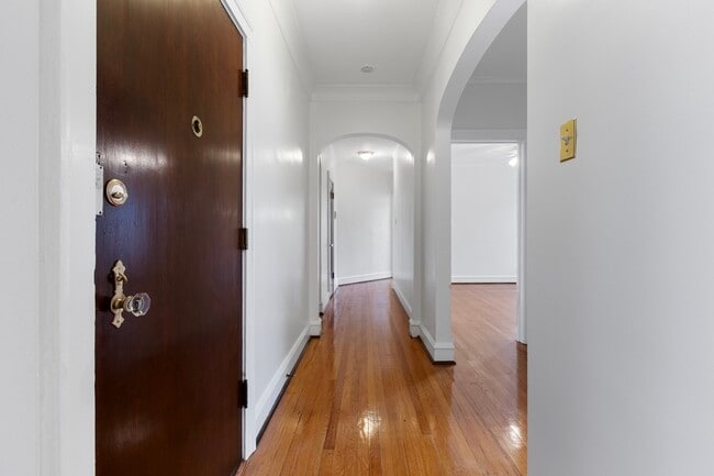 Building Photo - 816 Mulford St