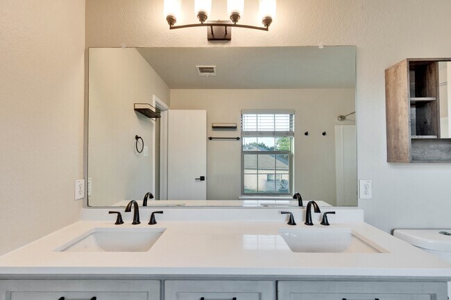 Building Photo - 6305 Roseborough Dr