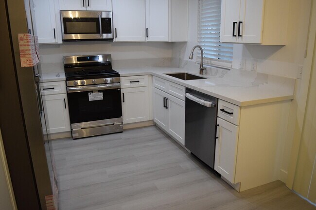 Building Photo - 45612 Kristen Ct