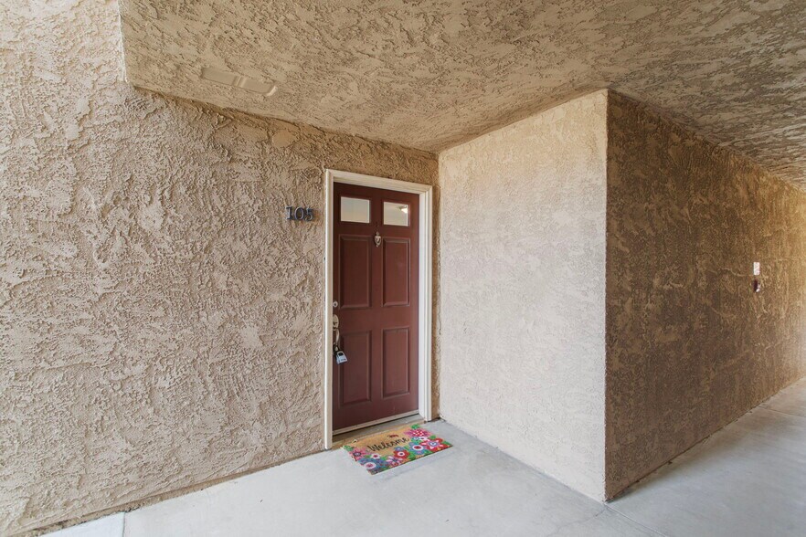 Building Photo - 2320 Del Mar Way