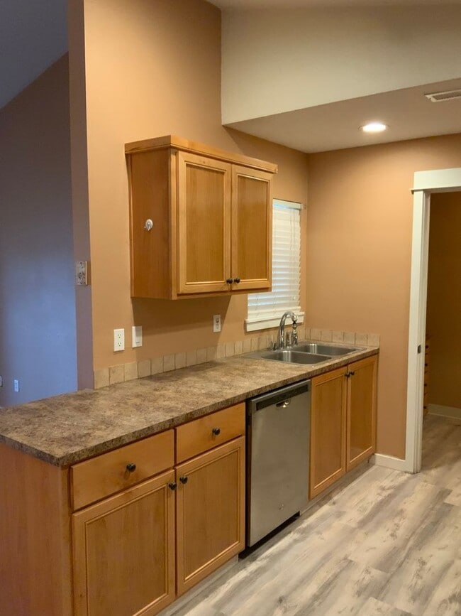 Building Photo - New Year Move-in Special! Modern 2B, 2Ba Condo in Exclusive Gated Community!