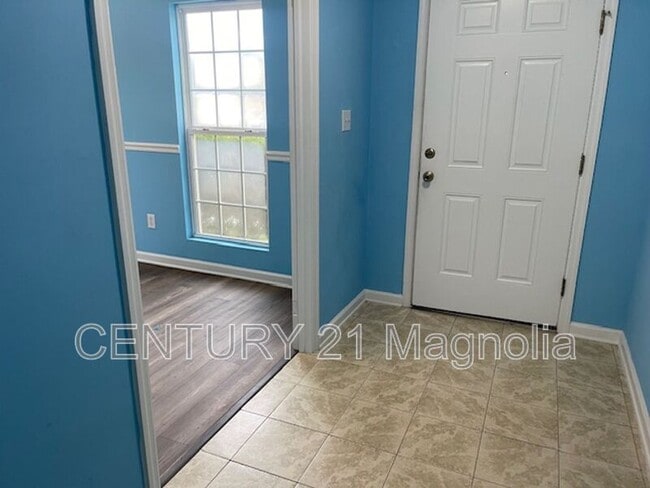 Building Photo - 4723 Laural Oak Dr