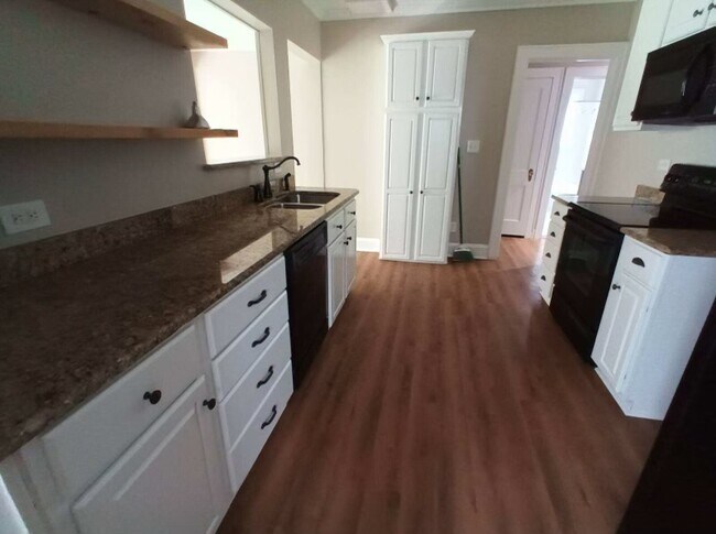 Building Photo - 845 Watson Ave