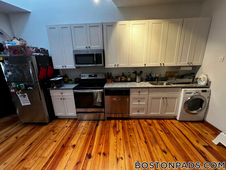 Building Photo - 600 Columbia Rd