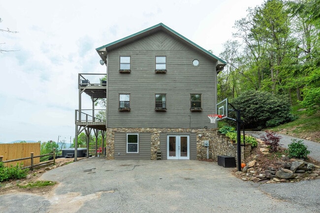 Building Photo - 36 Randall Dr