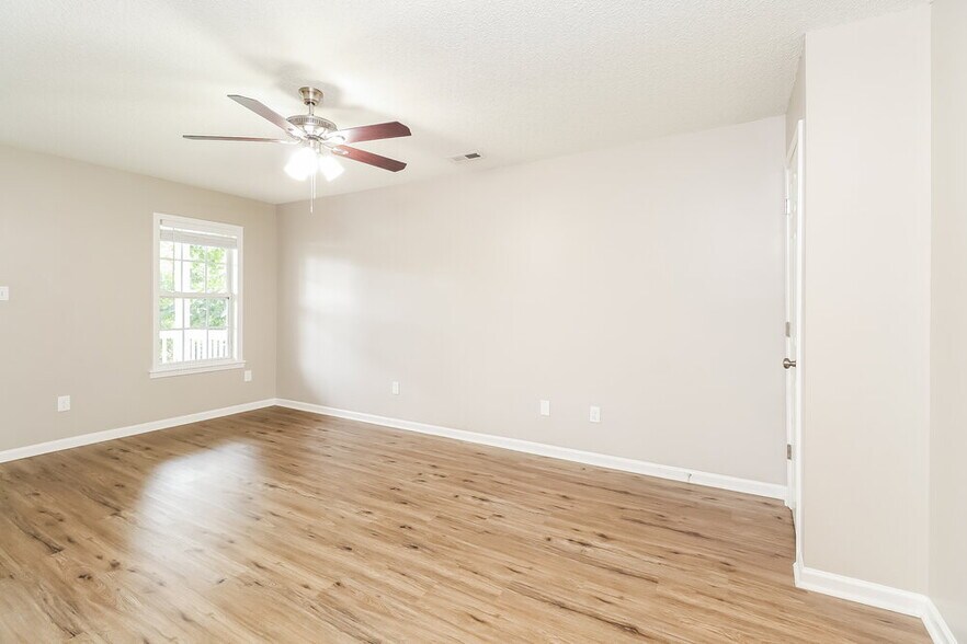 Building Photo - 1310 Candlewood Dr