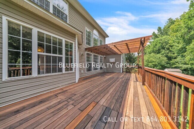 Building Photo - 417 Summergreen Way
