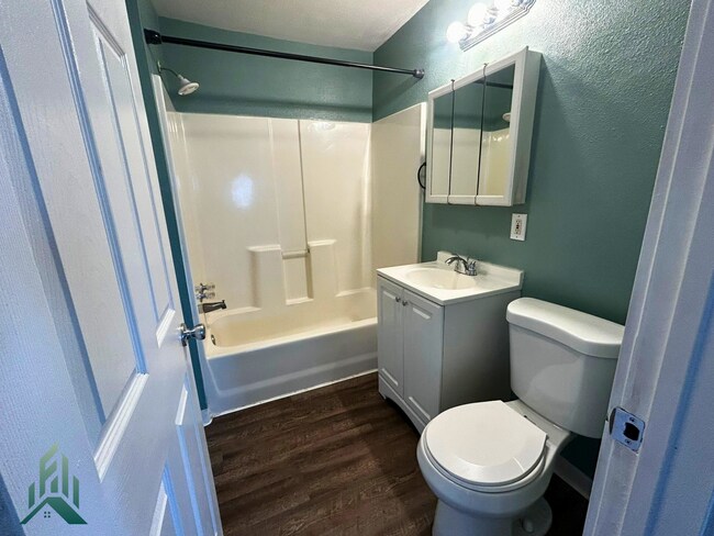 Building Photo - 3 bedroom, 1 bath cozy home