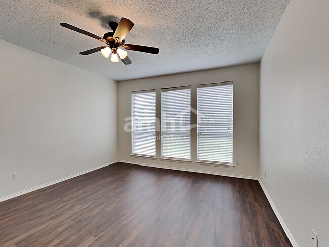 Building Photo - 3222 Blue Jay Ln