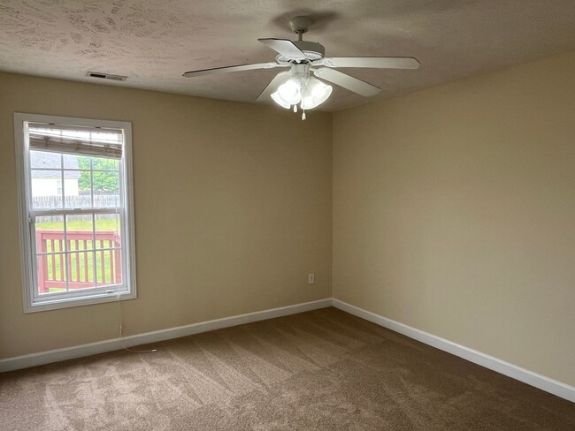 Building Photo - Very nice 4 bed/2 bath home in Raeford