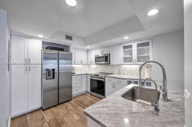 Building Photo - 5000 N Ocean Blvd