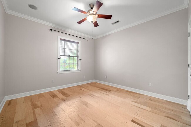 Building Photo - Spacious, Beautiful East Asheville Home