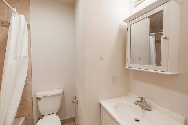 Building Photo - 330 N Preston St