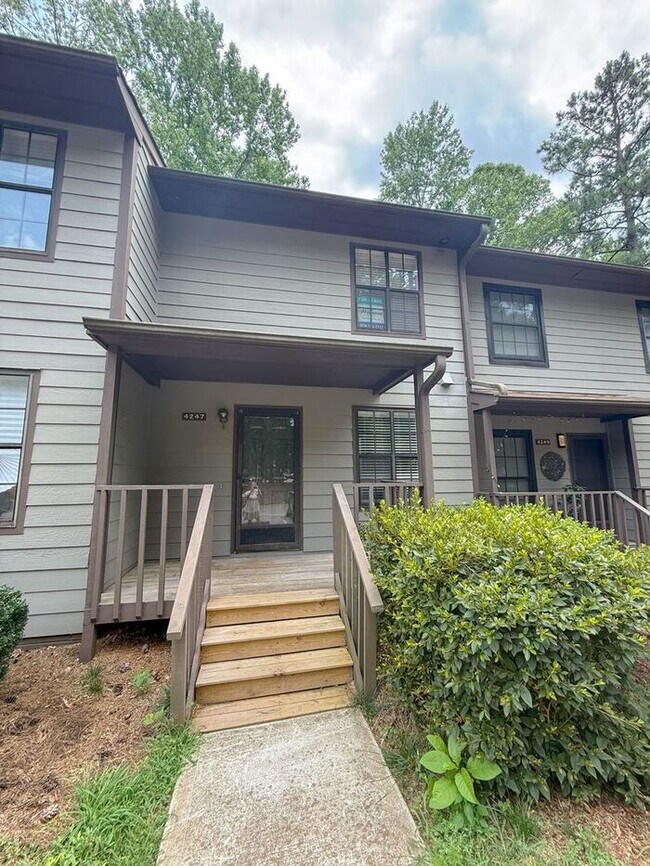 Building Photo - Welcome to this beautifully updated 2-bedroom, 2.5-bath lakeside condo in the highly sought-after...