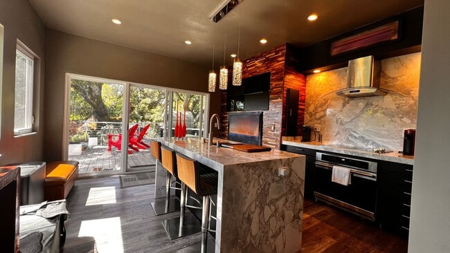 Building Photo - Contemporary Napa Loft Retreat
