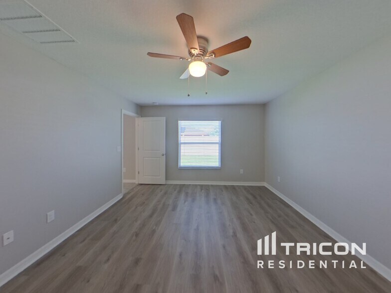 Building Photo - 1615 Broad Winged Hawk Dr