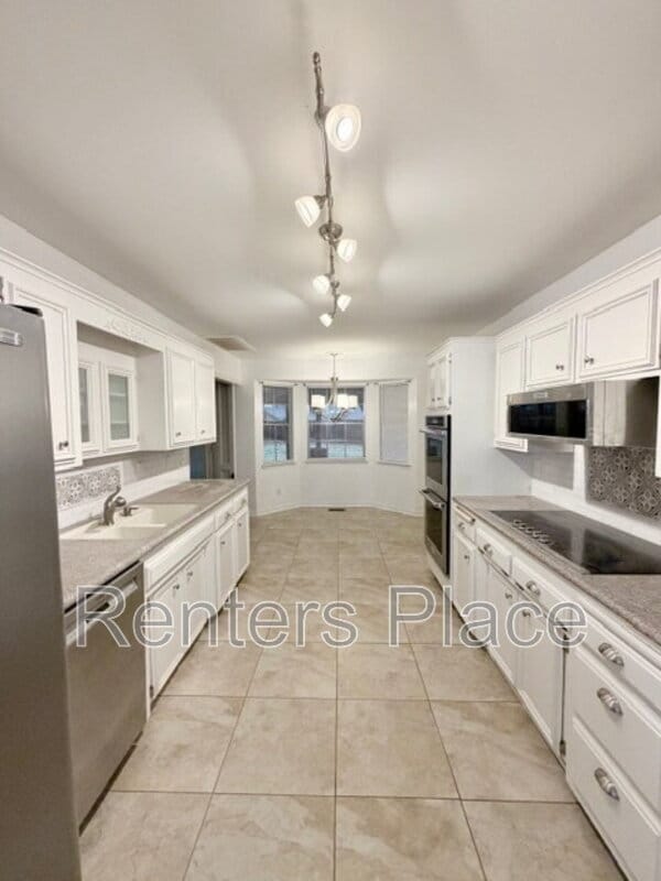 Building Photo - 6310 S 72nd E Pl