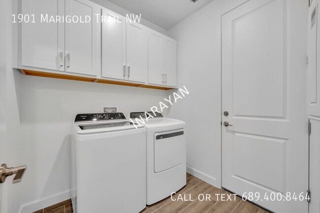 Building Photo - Stunning 4-Bedroom Single-Family Home in R...