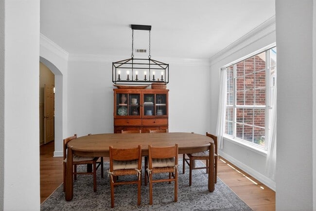 Building Photo - 300 N Carriage Hills Dr